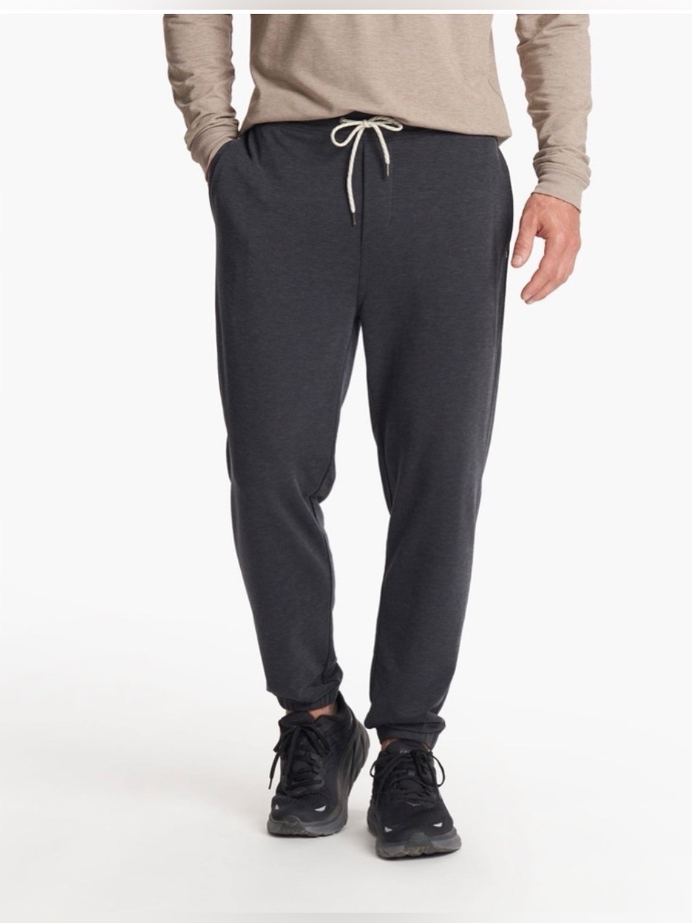 Vuori Austin Joggers in Dark Gray